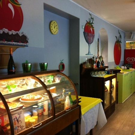 Albergo Ristorante Pomodoro 오메그나 외부 사진