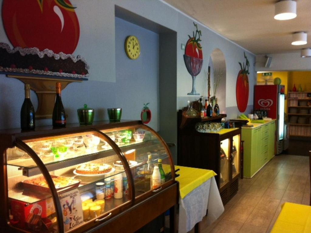Albergo Ristorante Pomodoro 오메그나 외부 사진