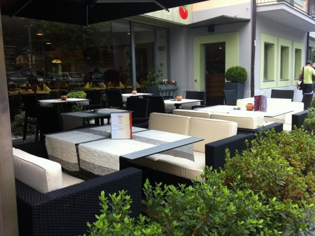 Albergo Ristorante Pomodoro 오메그나 외부 사진
